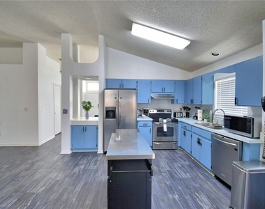 2935 Dickens Circle - Photo Thumbnail 17