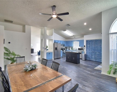 2935 Dickens Circle - Photo Thumbnail 20