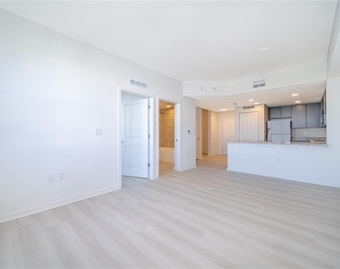 5579 Millenia Park Boulevard - Photo Thumbnail 15