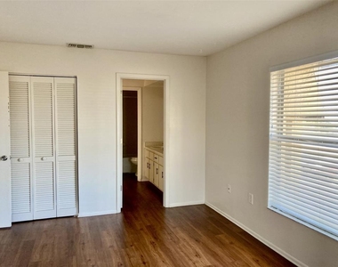 5008 Manatee Avenue W - Photo Thumbnail 6
