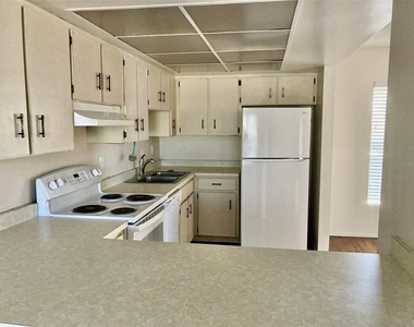 5008 Manatee Avenue W - Photo Thumbnail 4