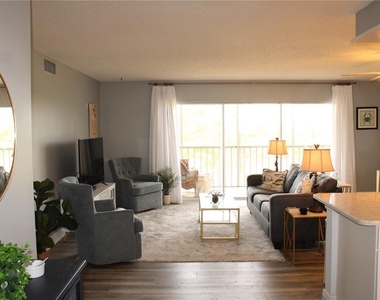 4240 Ironwood Circle - Photo Thumbnail 10