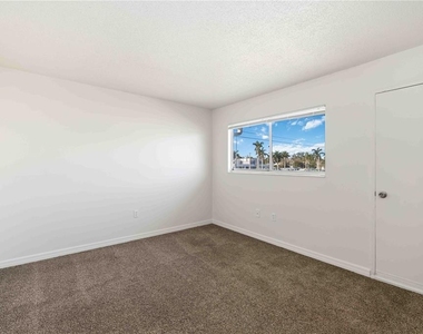 3569 Bee Ridge - Photo Thumbnail 15