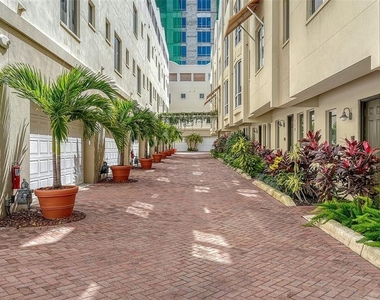 235 Cocoanut Avenue - Photo Thumbnail 44