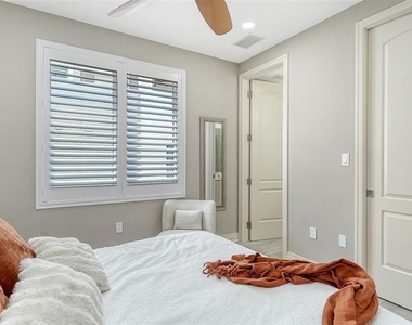 235 Cocoanut Avenue - Photo Thumbnail 26