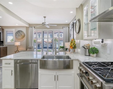 235 Cocoanut Avenue - Photo Thumbnail 13