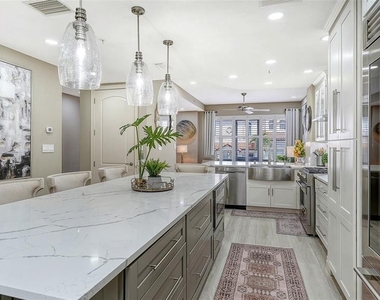 235 Cocoanut Avenue - Photo Thumbnail 12
