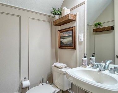 235 Cocoanut Avenue - Photo Thumbnail 15