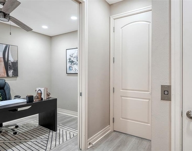 235 Cocoanut Avenue - Photo Thumbnail 33