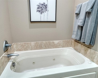 235 Cocoanut Avenue - Photo Thumbnail 22