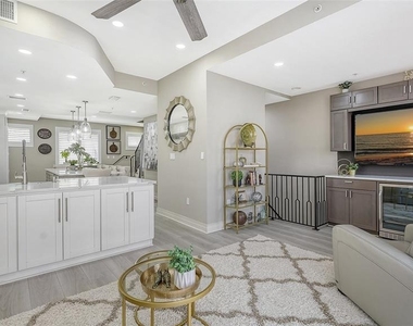 235 Cocoanut Avenue - Photo Thumbnail 7