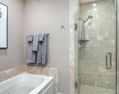 235 Cocoanut Avenue - Photo Thumbnail 21
