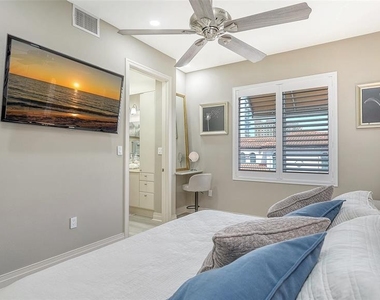235 Cocoanut Avenue - Photo Thumbnail 17