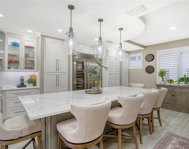 235 Cocoanut Avenue - Photo Thumbnail 9