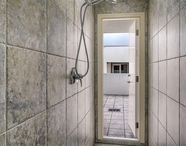 235 Cocoanut Avenue - Photo Thumbnail 32