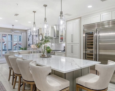 235 Cocoanut Avenue - Photo Thumbnail 10