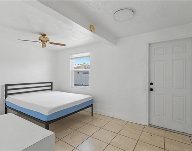 3412 Clarinda Street - Photo Thumbnail 4