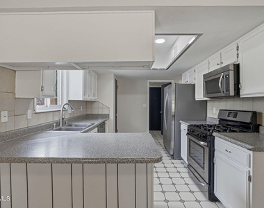 604 La Chapa Avenue - Photo Thumbnail 8