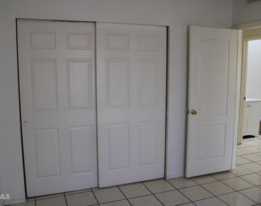 10736 Obsidian Street - Photo Thumbnail 14