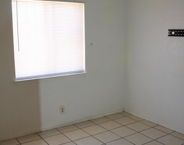 10736 Obsidian Street - Photo Thumbnail 9