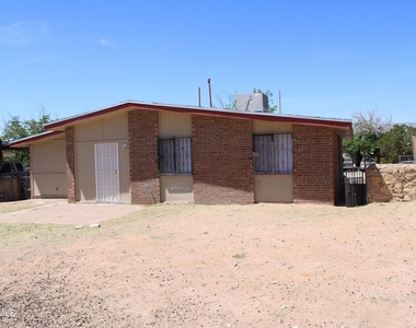 10736 Obsidian Street - Photo Thumbnail 20