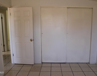 10736 Obsidian Street - Photo Thumbnail 12