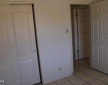 10736 Obsidian Street - Photo Thumbnail 10