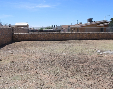 10736 Obsidian Street - Photo Thumbnail 21