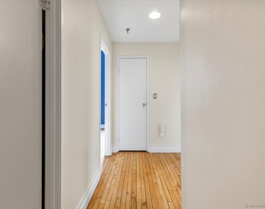 196 Crown Street - Photo Thumbnail 19