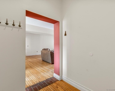 196 Crown Street - Photo Thumbnail 21