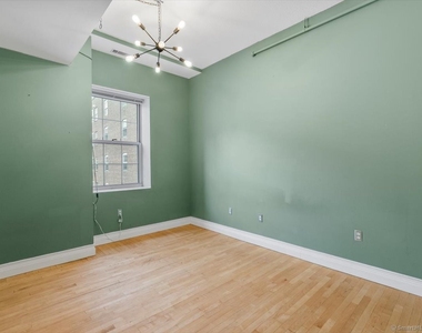 196 Crown Street - Photo Thumbnail 14
