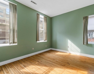 196 Crown Street - Photo Thumbnail 11