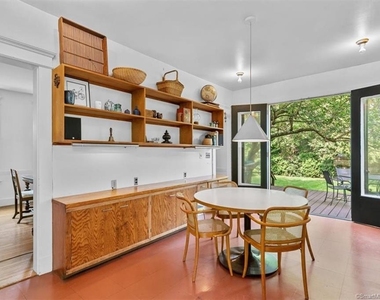 266 Everit Street - Photo Thumbnail 5