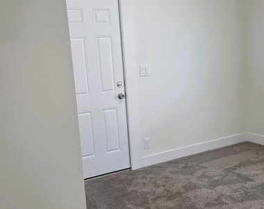 14 Meadow Street - Photo Thumbnail 13