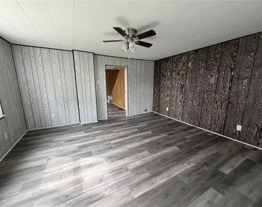 1154 Eisenhower Dr - Photo Thumbnail 7