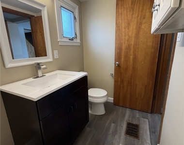 1154 Eisenhower Dr - Photo Thumbnail 22