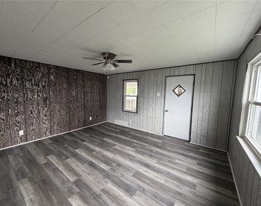 1154 Eisenhower Dr - Photo Thumbnail 6