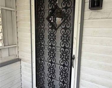 1154 Eisenhower Dr - Photo Thumbnail 3