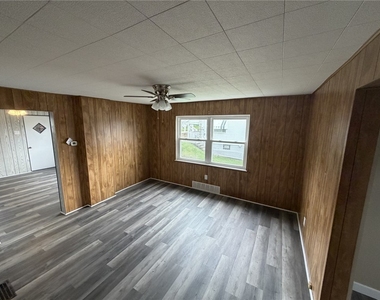 1154 Eisenhower Dr - Photo Thumbnail 11