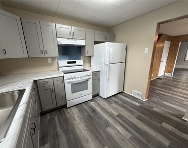 1154 Eisenhower Dr - Photo Thumbnail 17