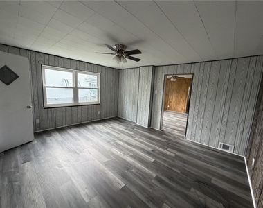 1154 Eisenhower Dr - Photo Thumbnail 5
