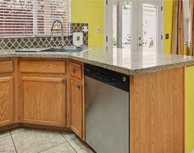 7929 Dana Maple Court - Photo Thumbnail 21