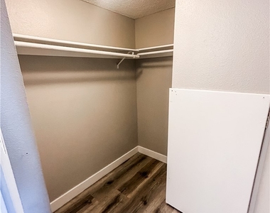 1305 Kari Lee Court - Photo Thumbnail 15