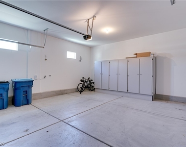 209 Coltrane Canyon Avenue - Photo Thumbnail 20
