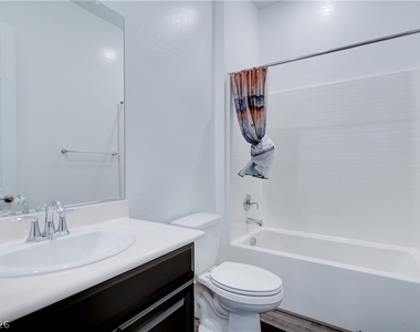 209 Coltrane Canyon Avenue - Photo Thumbnail 17