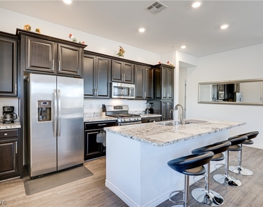 209 Coltrane Canyon Avenue - Photo Thumbnail 1