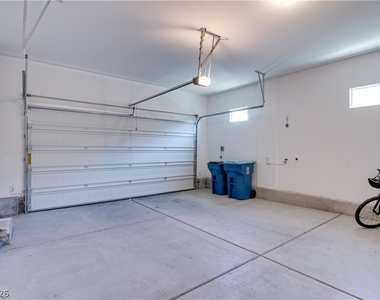 209 Coltrane Canyon Avenue - Photo Thumbnail 21