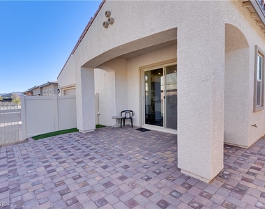 209 Coltrane Canyon Avenue - Photo Thumbnail 3