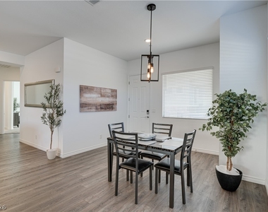 209 Coltrane Canyon Avenue - Photo Thumbnail 8