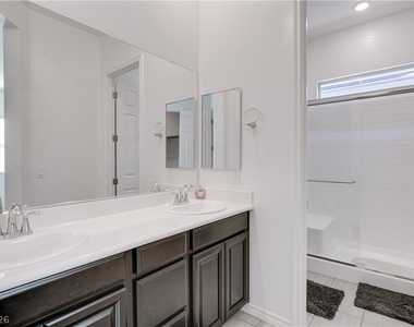 209 Coltrane Canyon Avenue - Photo Thumbnail 11